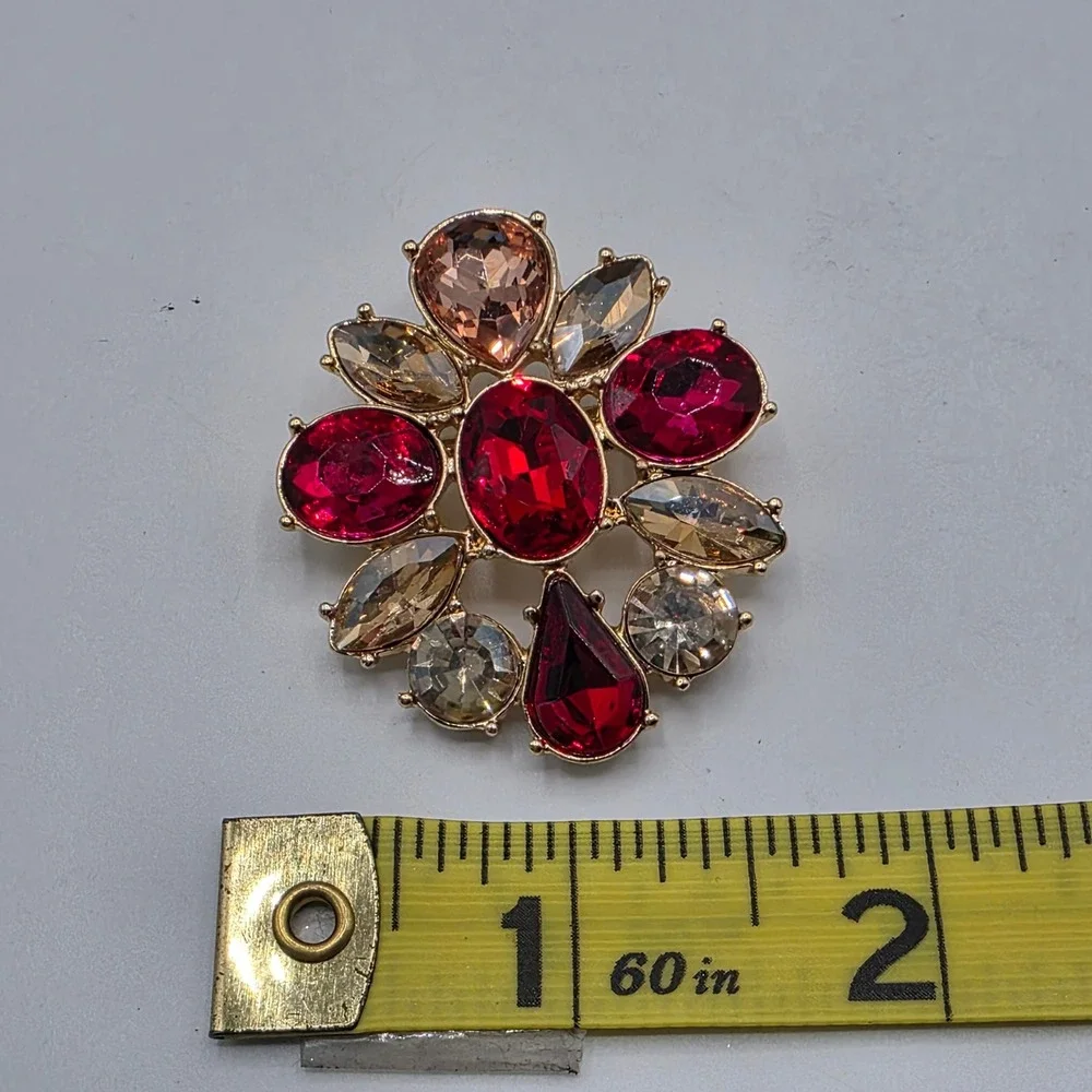 Unbranded intricate gold